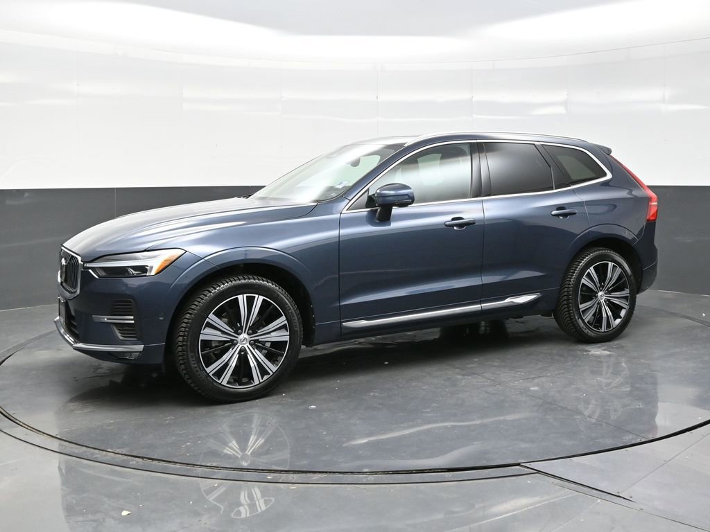 Used 2023 Volvo XC60 B5 Plus w/ Climate Package image 3