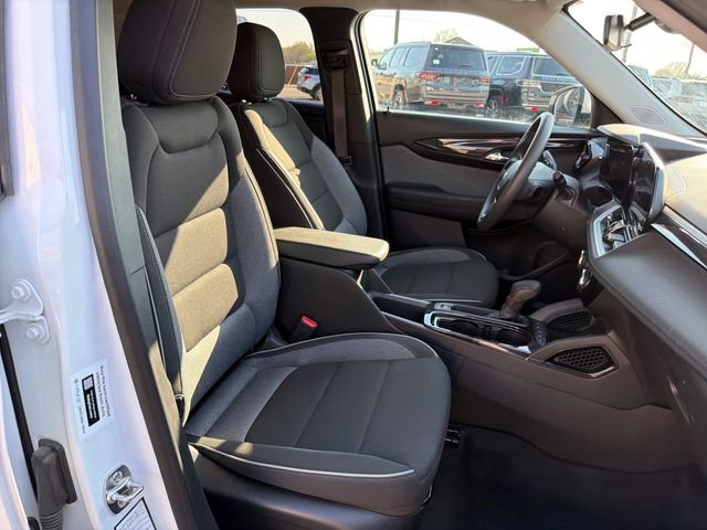 Used 2025 Chevrolet TrailBlazer LT AWD/4WD image 31