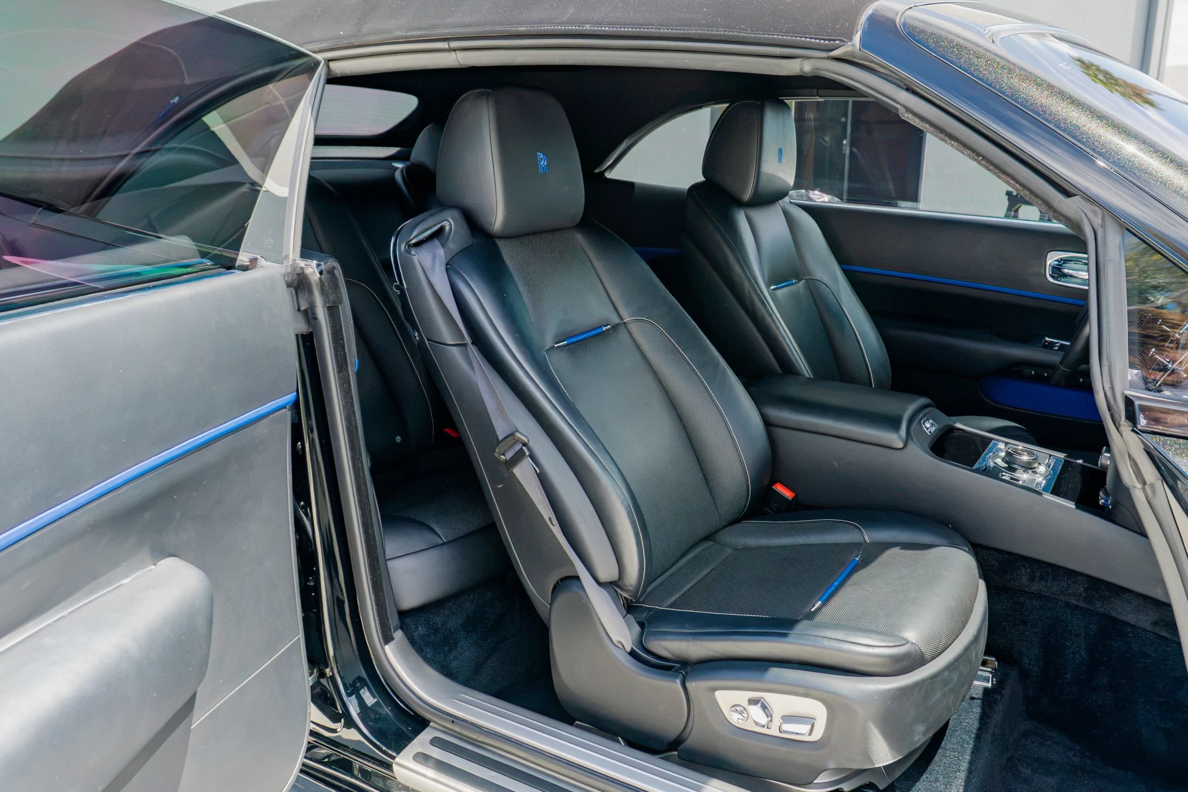 Used 2018 Rolls-Royce Dawn RWD image 56