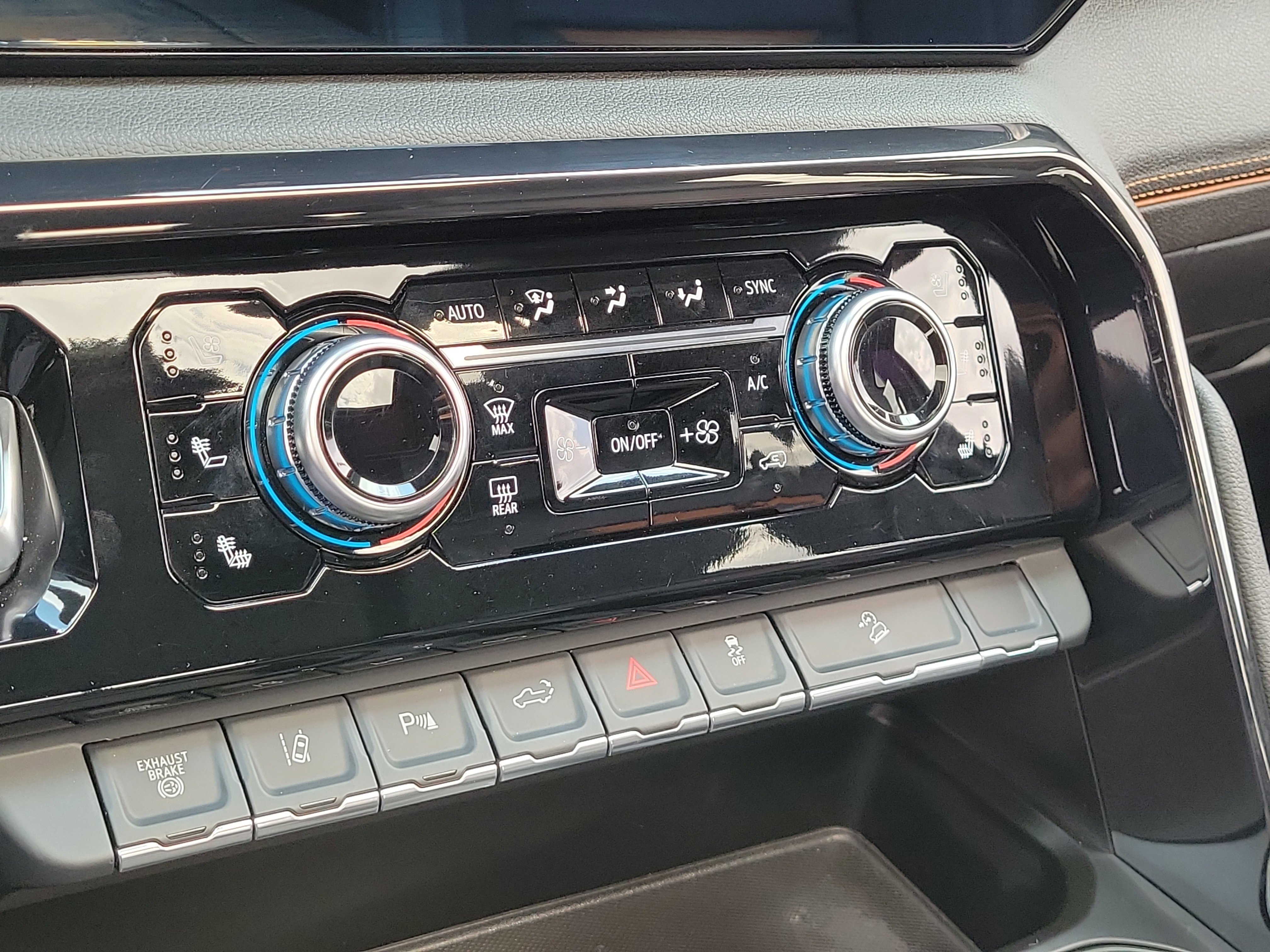 Used 2024 GMC Sierra 2500 AT4 w/ AT4 Premium Plus Package image 26