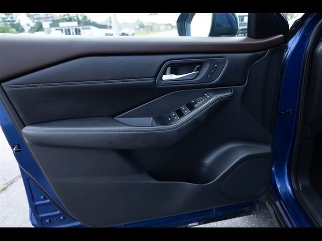 Used 2023 Nissan Rogue SL w/ SL Premium Package AWD/4WD image 13