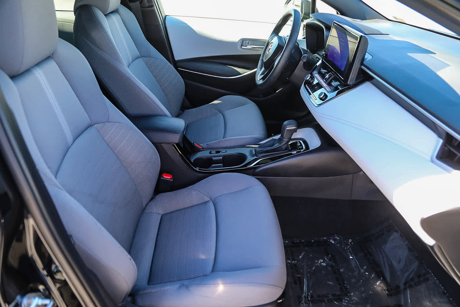 Used 2025 Toyota Corolla SE image 16