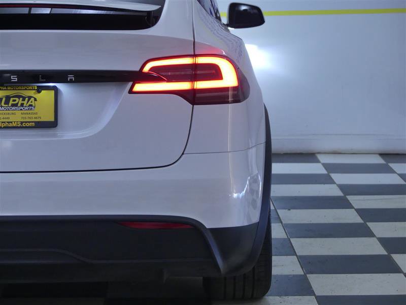 Used 2025 Tesla Model X image 29