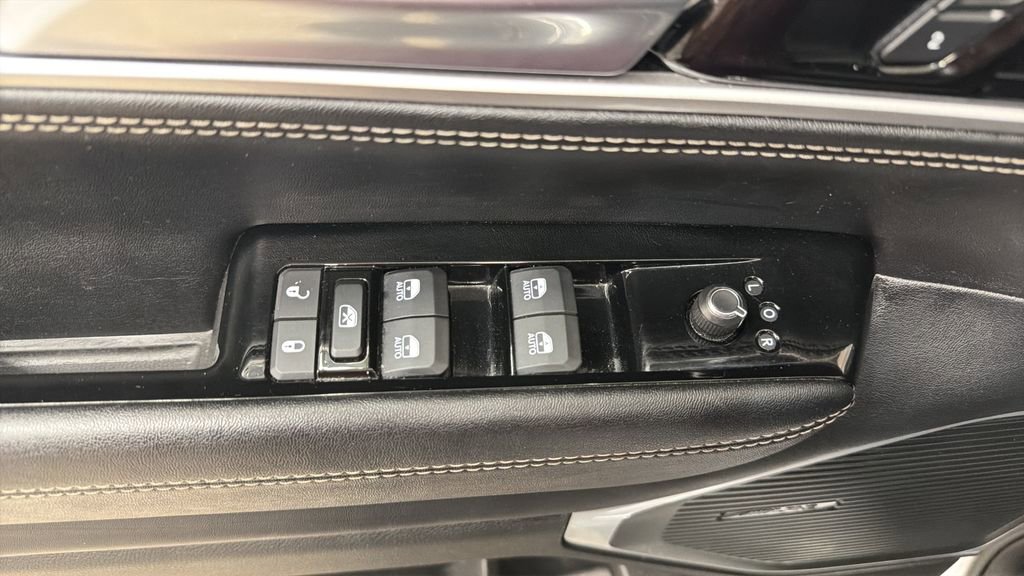 Used 2024 Jeep Wagoneer Series III AWD/4WD image 15