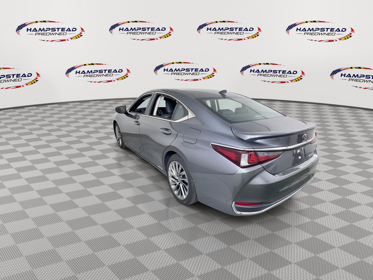 Used 2020 Lexus ES 300h Ultra Luxury w/ Accessory Package 2 FWD image 6