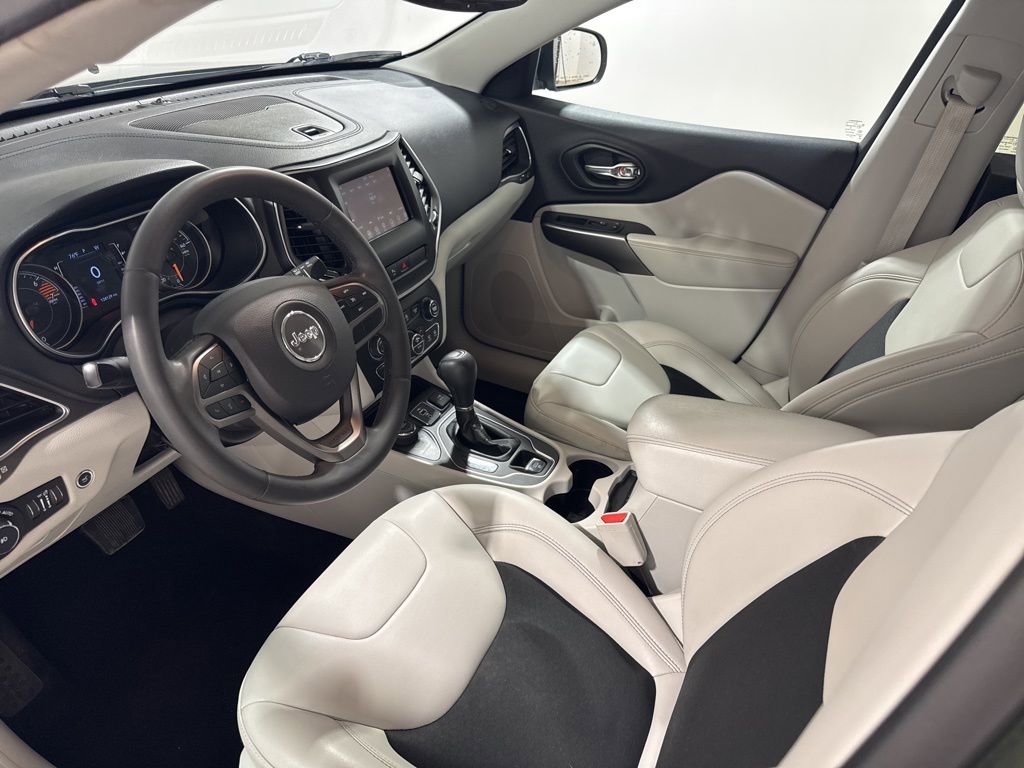 Used 2020 Jeep Cherokee Latitude Plus w/ Comfort/Convenience Group image 19