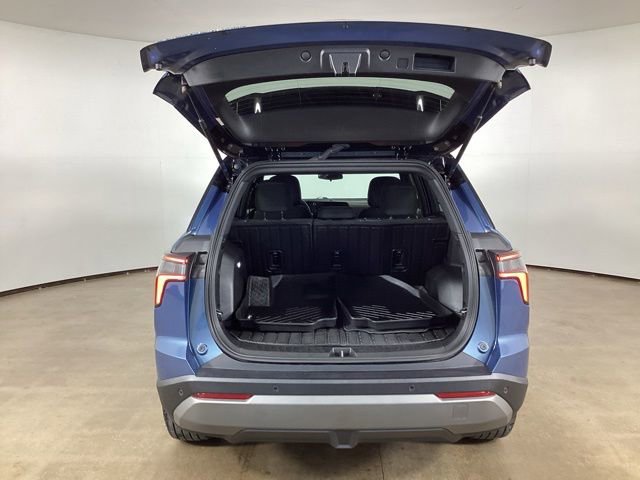 Used 2025 Chevrolet Equinox LT AWD/4WD image 12