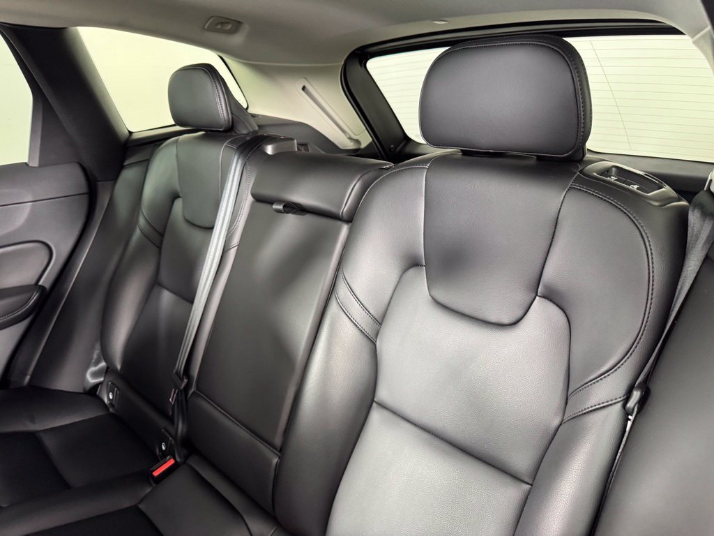 Certified 2023 Volvo XC60 B5 Core w/ Climate Package AWD/4WD image 14
