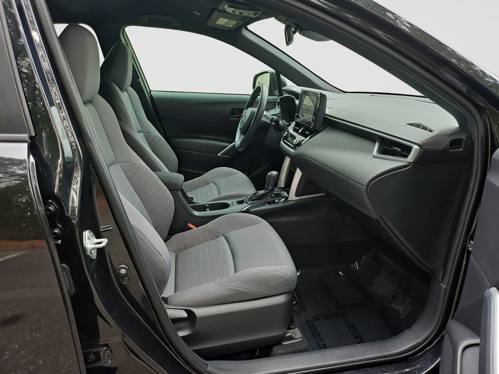 Used 2023 Toyota Corolla Cross AWD Hybrid image 17