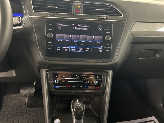 Used 2022 Volkswagen Tiguan SE w/ Panoramic Sunroof Package image 20