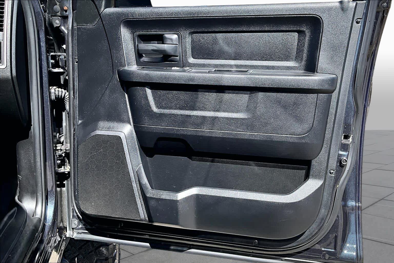 Used 2015 RAM 2500 Tradesman w/ Chrome Appearance Group AWD/4WD image 23