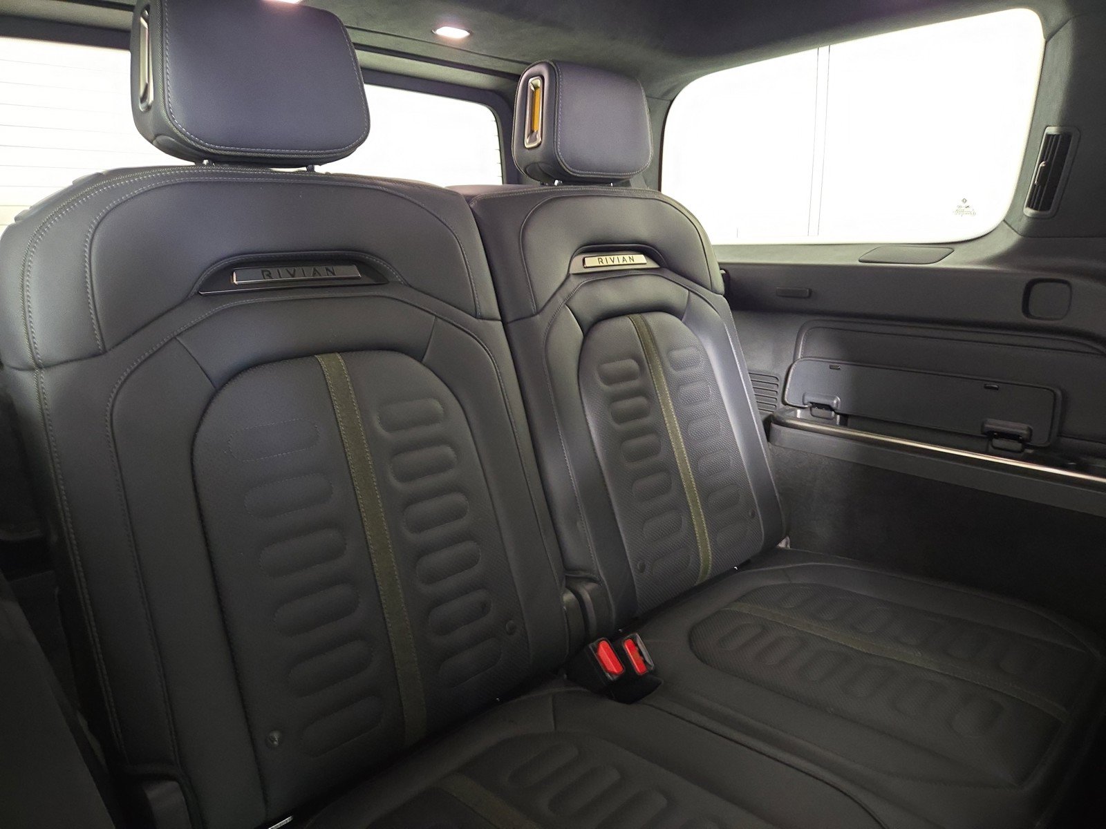 Used 2024 Rivian R1S Adventure AWD/4WD image 25