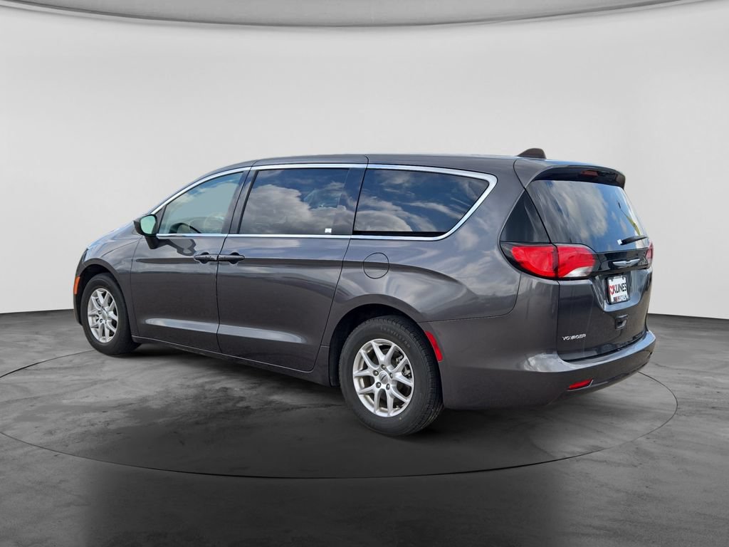 Used 2023 Chrysler Voyager LX FWD image 7