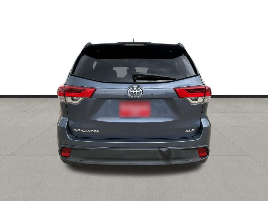 Used 2018 Toyota Highlander XLE FWD image 4