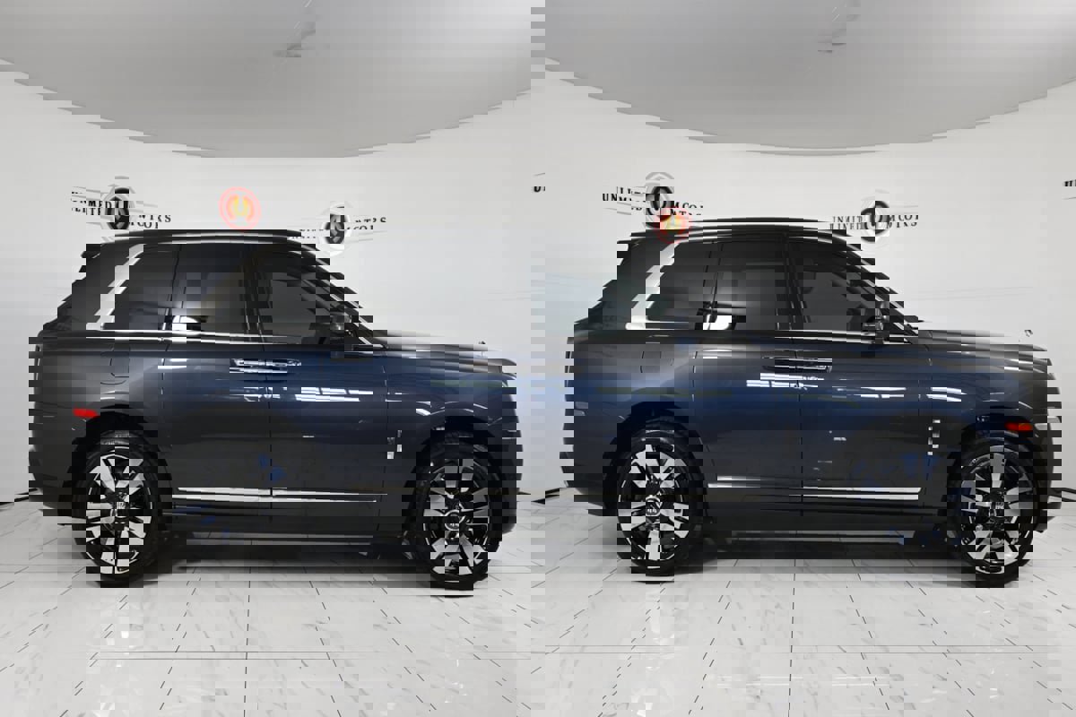 Used 2019 Rolls-Royce Cullinan image 2