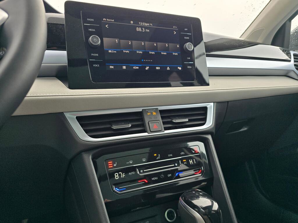 New 2026 Volkswagen Taos SE image 27