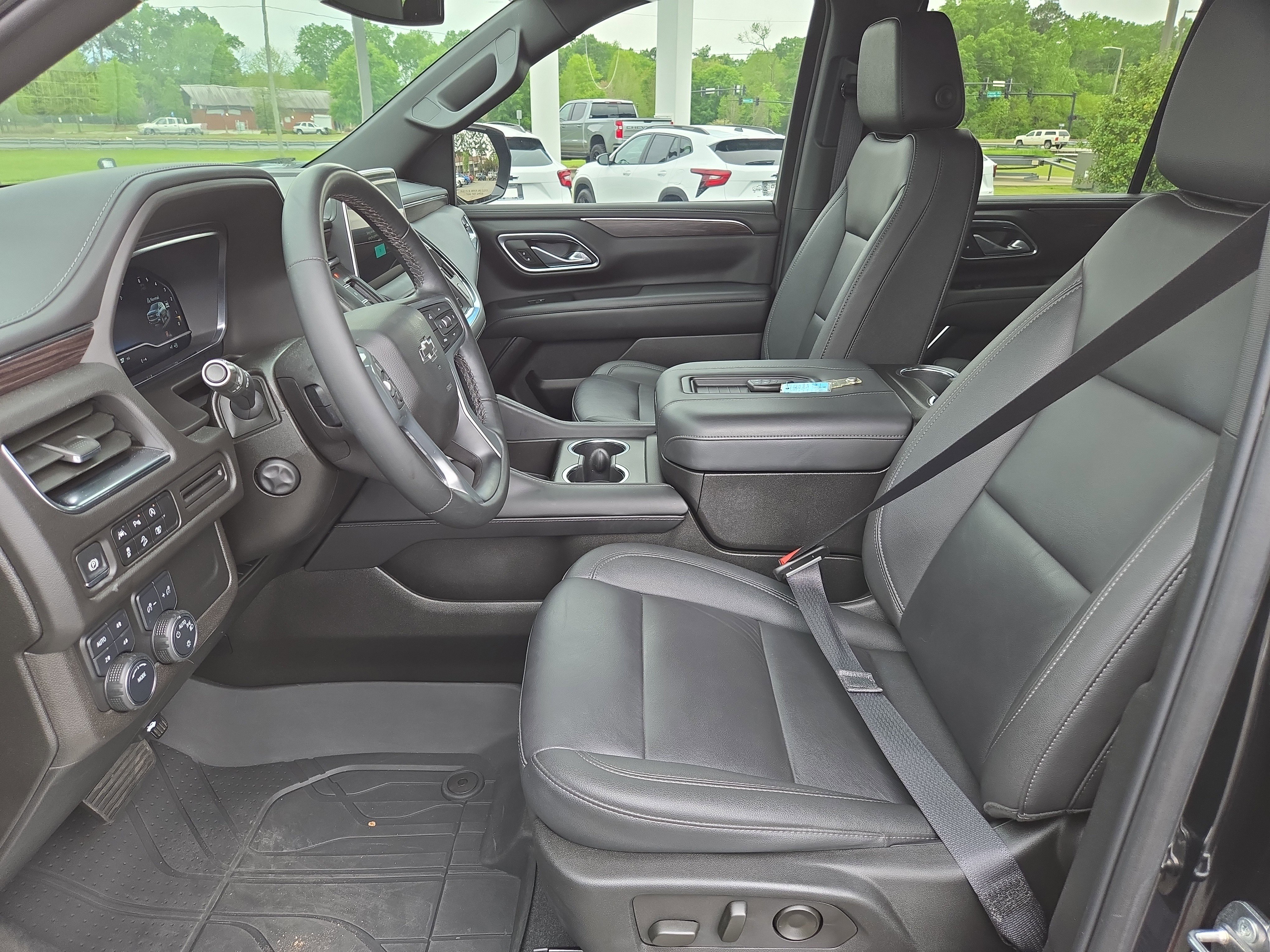 Used 2024 Chevrolet Tahoe Z71 w/ Luxury Package image 18