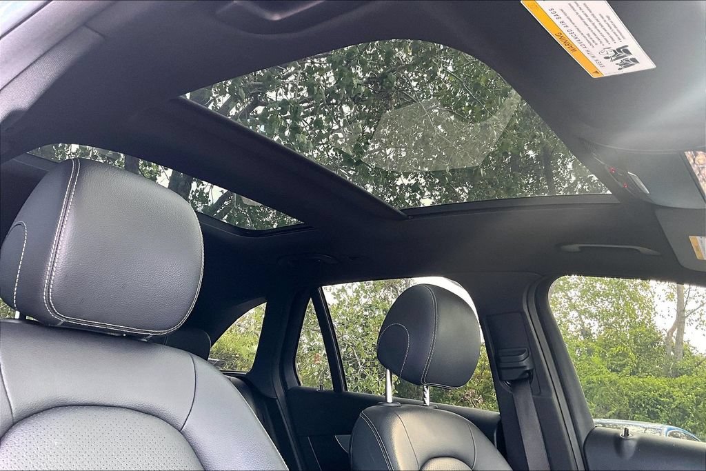 Used 2019 Mercedes-Benz GLC 350e 4MATIC w/ Premium Package image 21