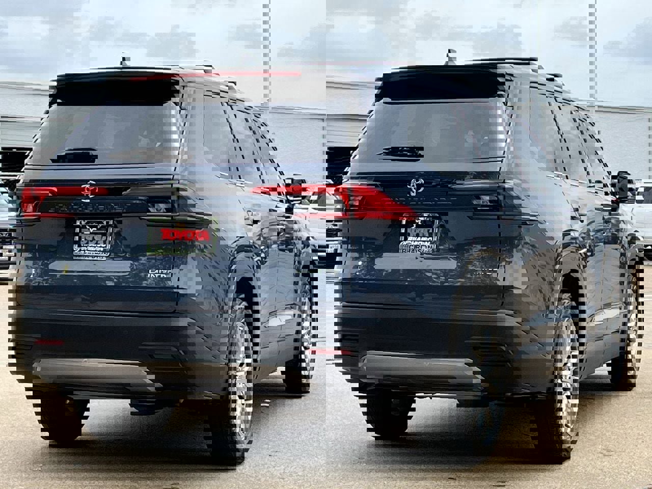 Used 2024 Toyota Grand Highlander FWD image 4