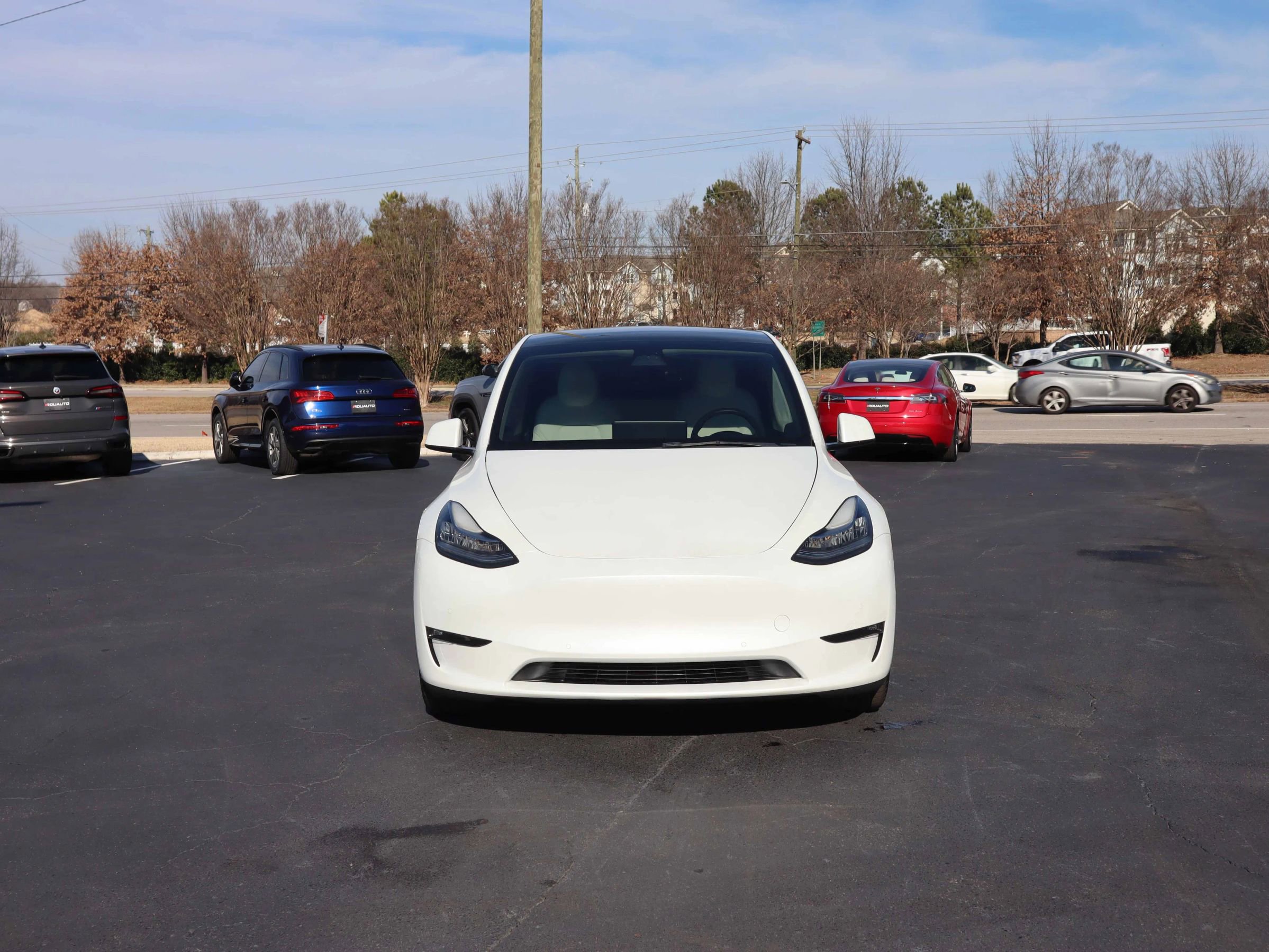 Used 2022 Tesla Model Y Long Range image 11
