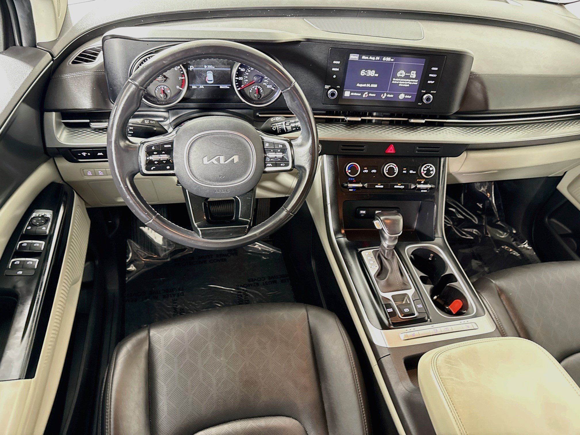 Used 2023 Kia Carnival LX FWD image 17