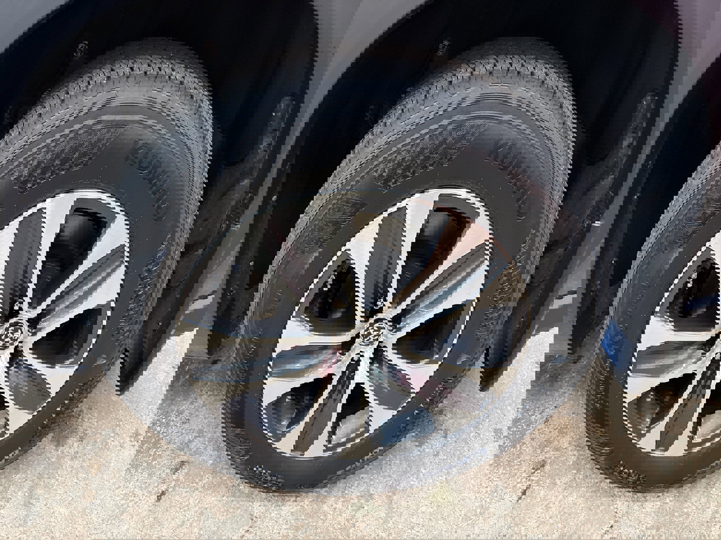 Used 2022 Toyota Highlander XLE image 9