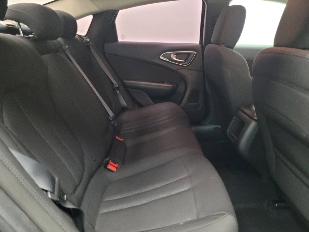 Used 2015 Chrysler 200 Limited FWD image 19