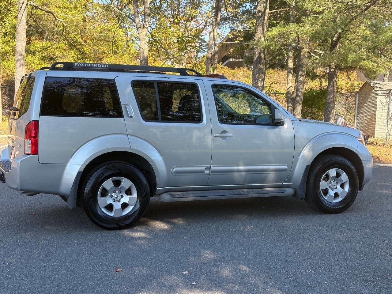 Used 2007 Nissan Pathfinder SE w/ SE Premium Pkg image 4