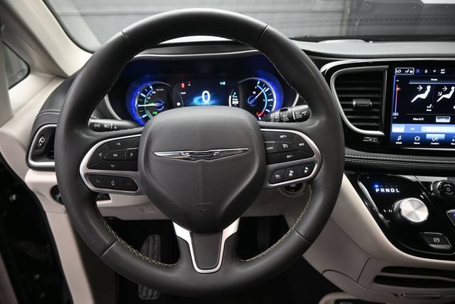 Used 2024 Chrysler Pacifica Limited FWD image 32