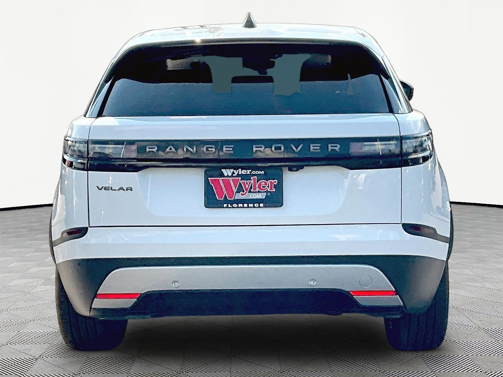 Used 2025 Land Rover Range Rover Velar S AWD/4WD image 5