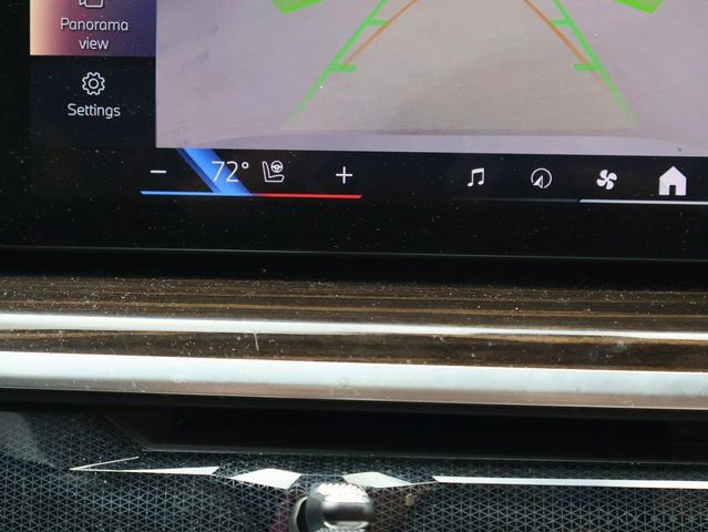 Used 2024 BMW X7 xDrive40i w/ Climate Comfort Package image 32