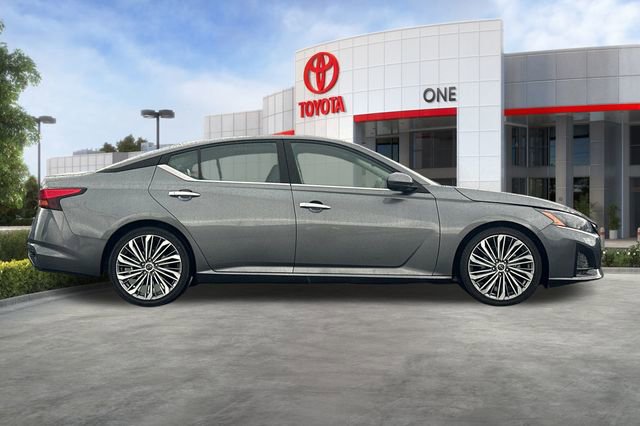 Used 2023 Nissan Altima 2.5 SL image 3