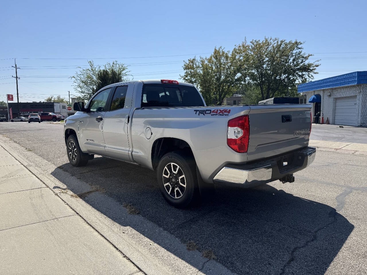 Used 2018 Toyota Tundra SR5 w/ TRD Off Road Package AWD/4WD image 4