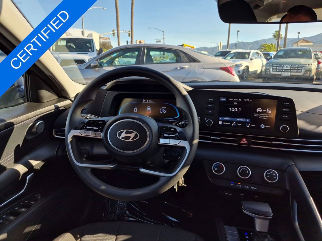 Used 2025 Hyundai Elantra SE image 23