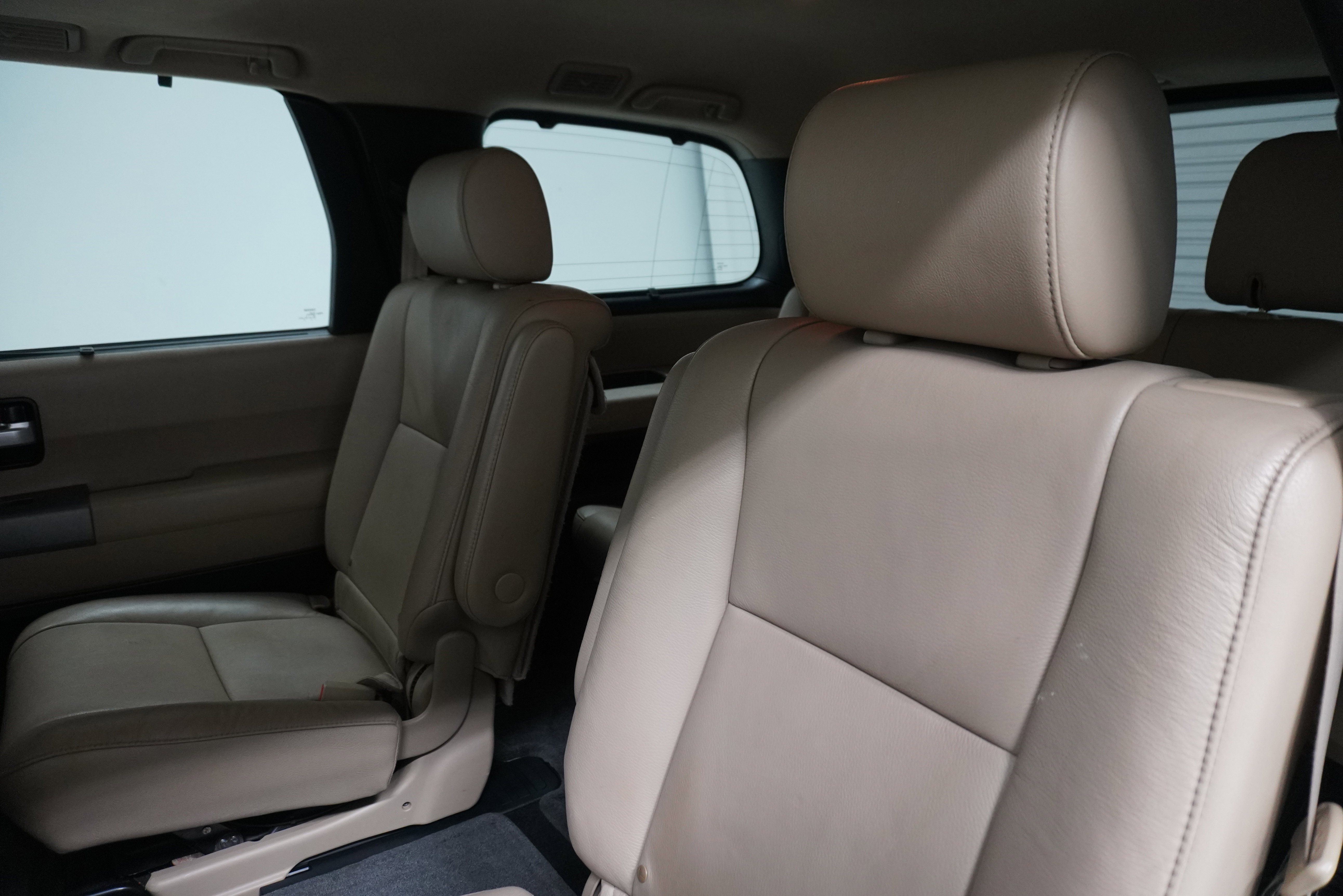 Used 2014 Toyota Sequoia Limited RWD image 9