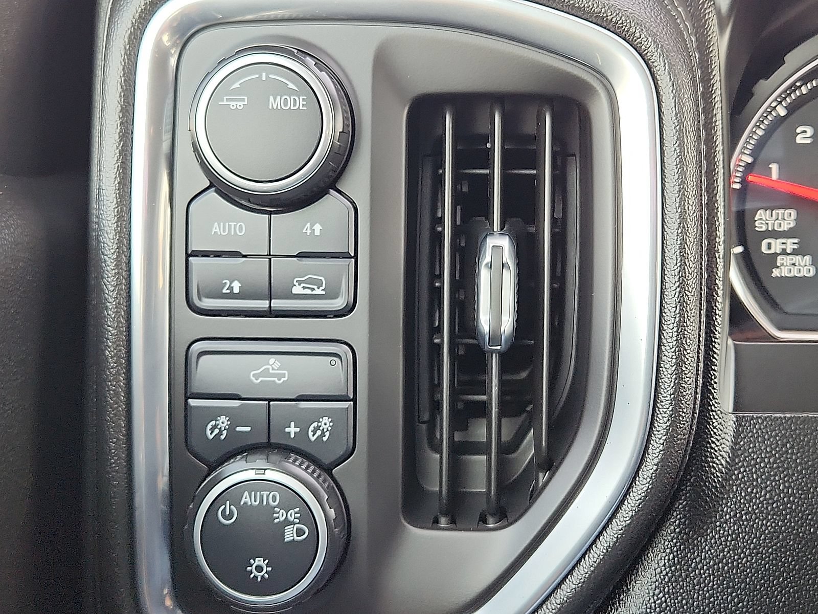 Used 2020 Chevrolet Silverado 1500 LT w/ Texas Edition AWD/4WD image 16