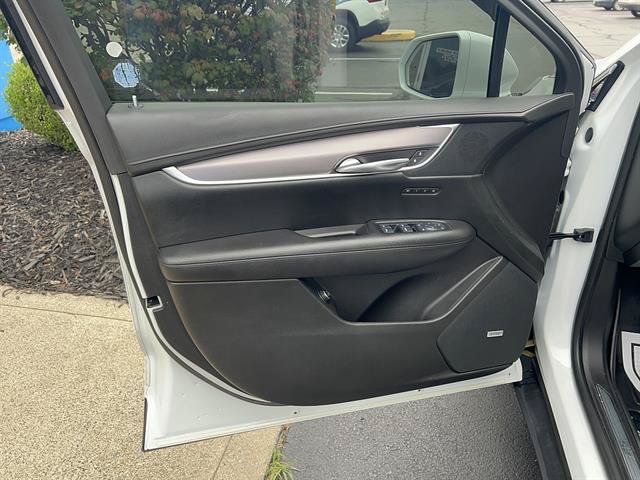 Used 2017 Cadillac XT5 Premium Luxury w/ LPO, Wheel Lock Package AWD/4WD image 9