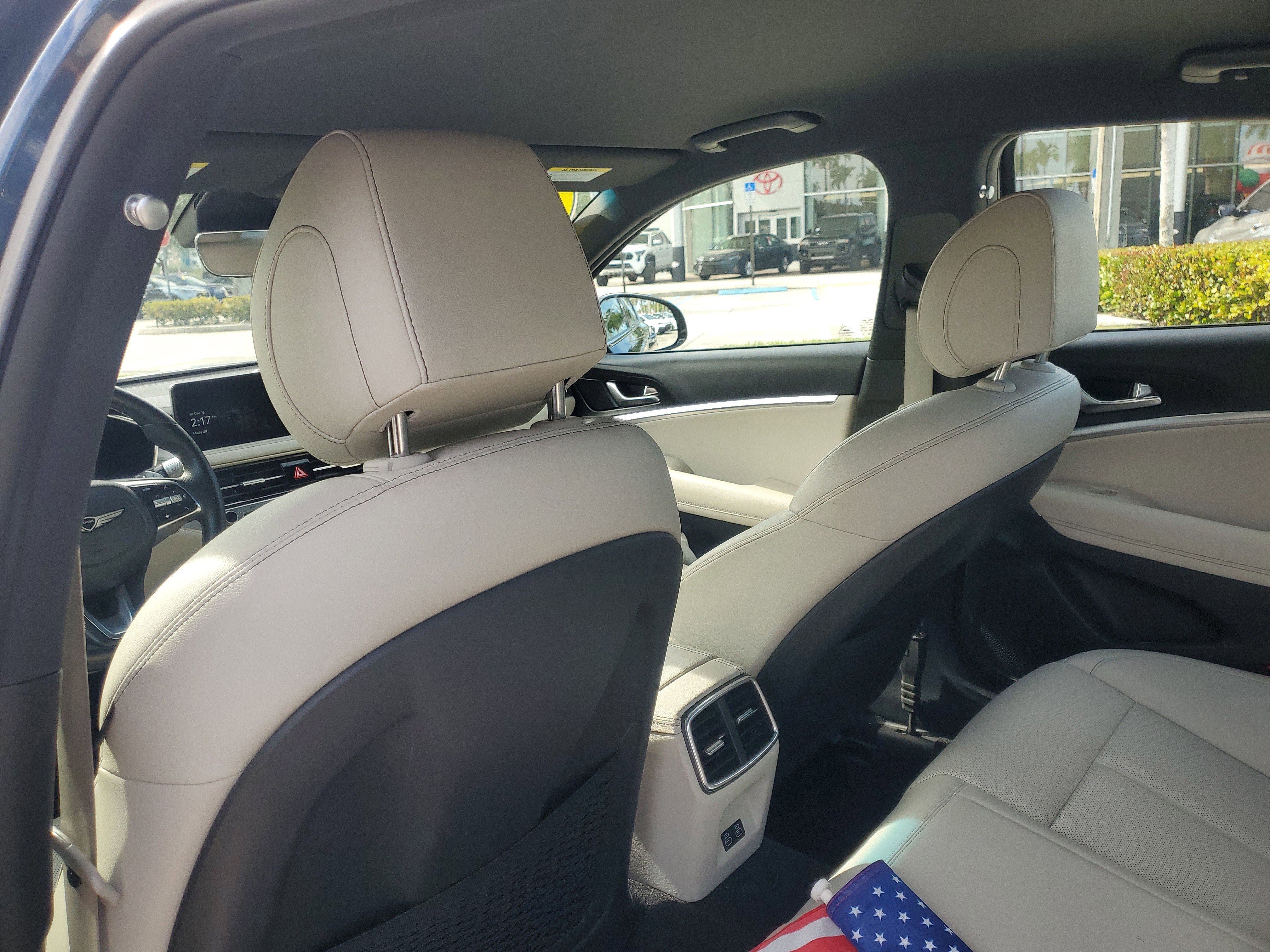 Used 2025 Genesis G70 2.5T image 12