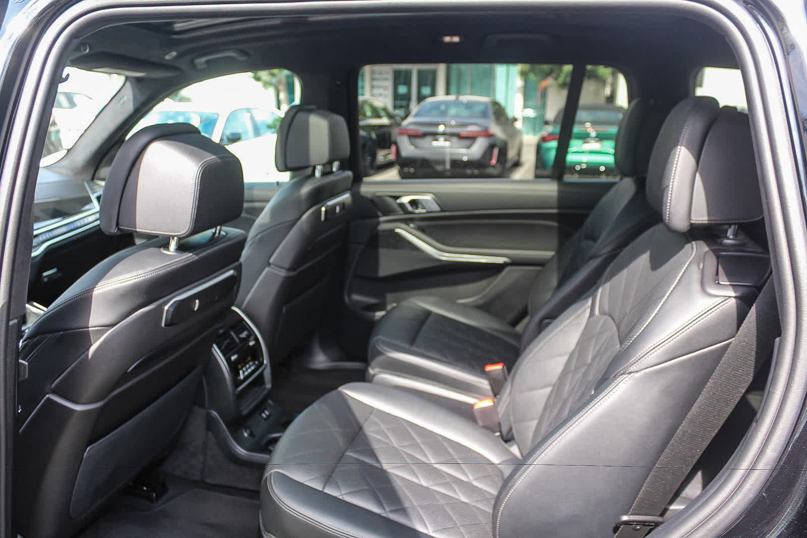 Used 2024 BMW X7 xDrive40i w/ M Sport Package AWD/4WD image 17