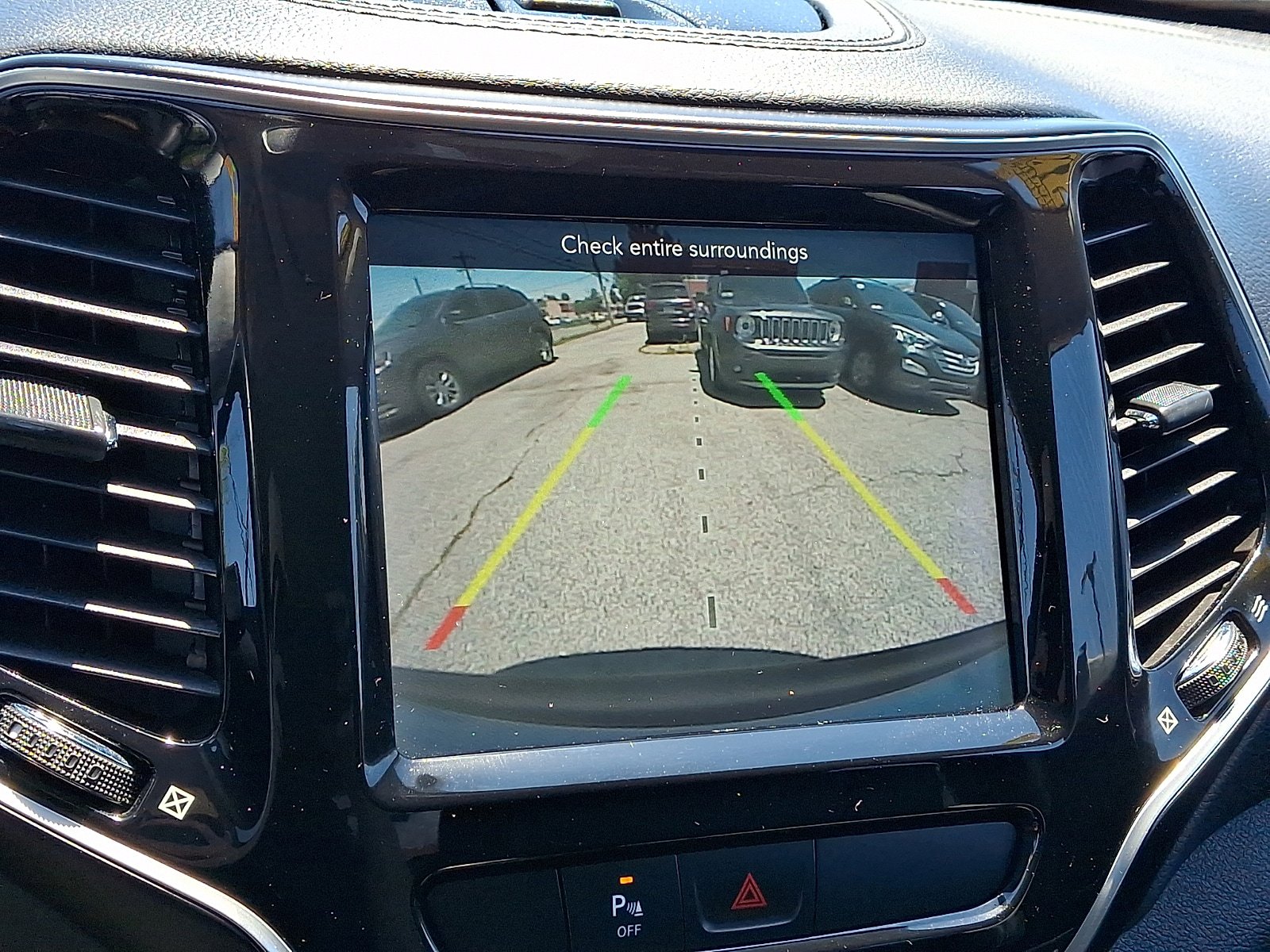 Used 2020 Jeep Cherokee Limited AWD/4WD image 16