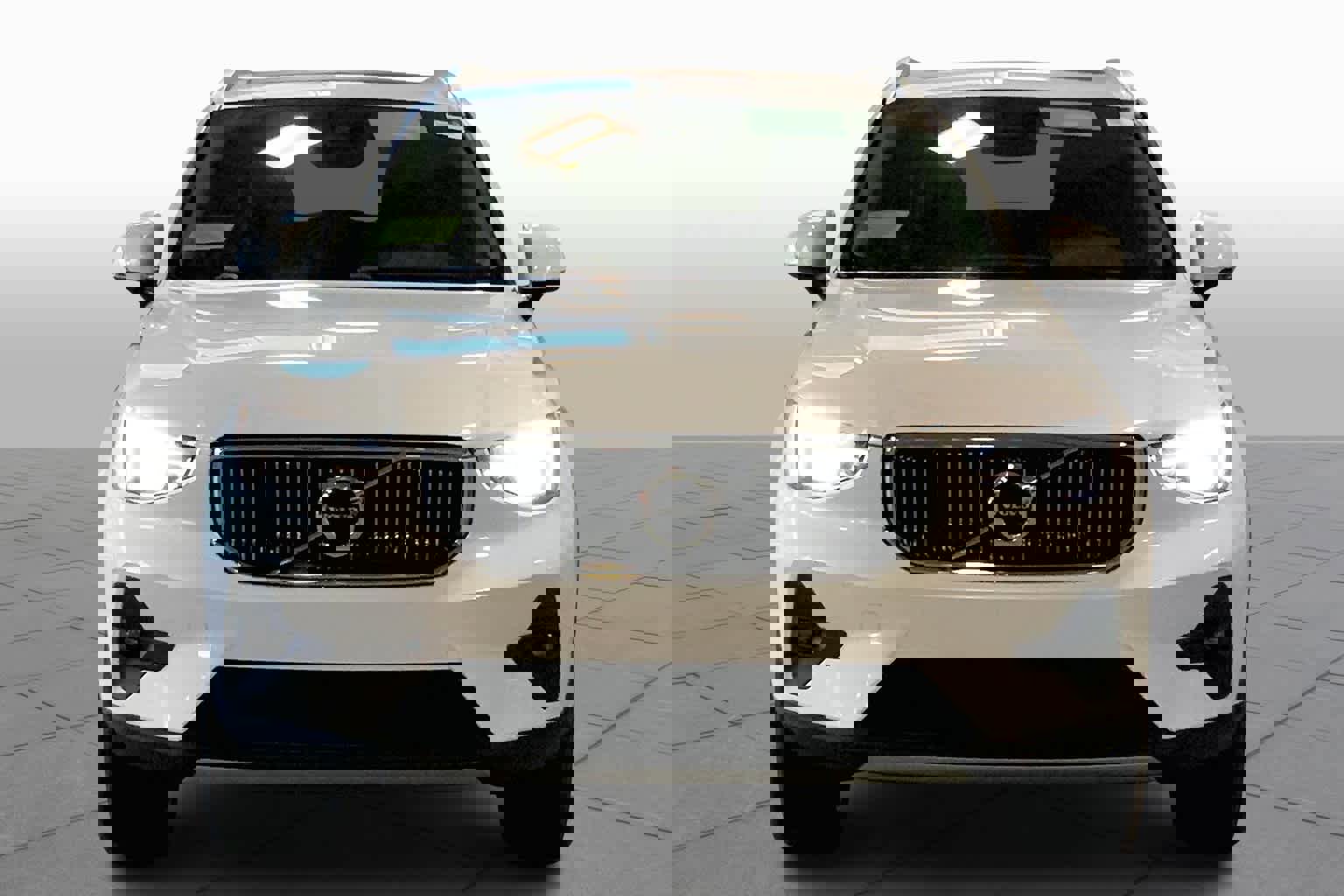 New 2025 Volvo XC40 B5 Ultra w/ Protection Package Premier image 2