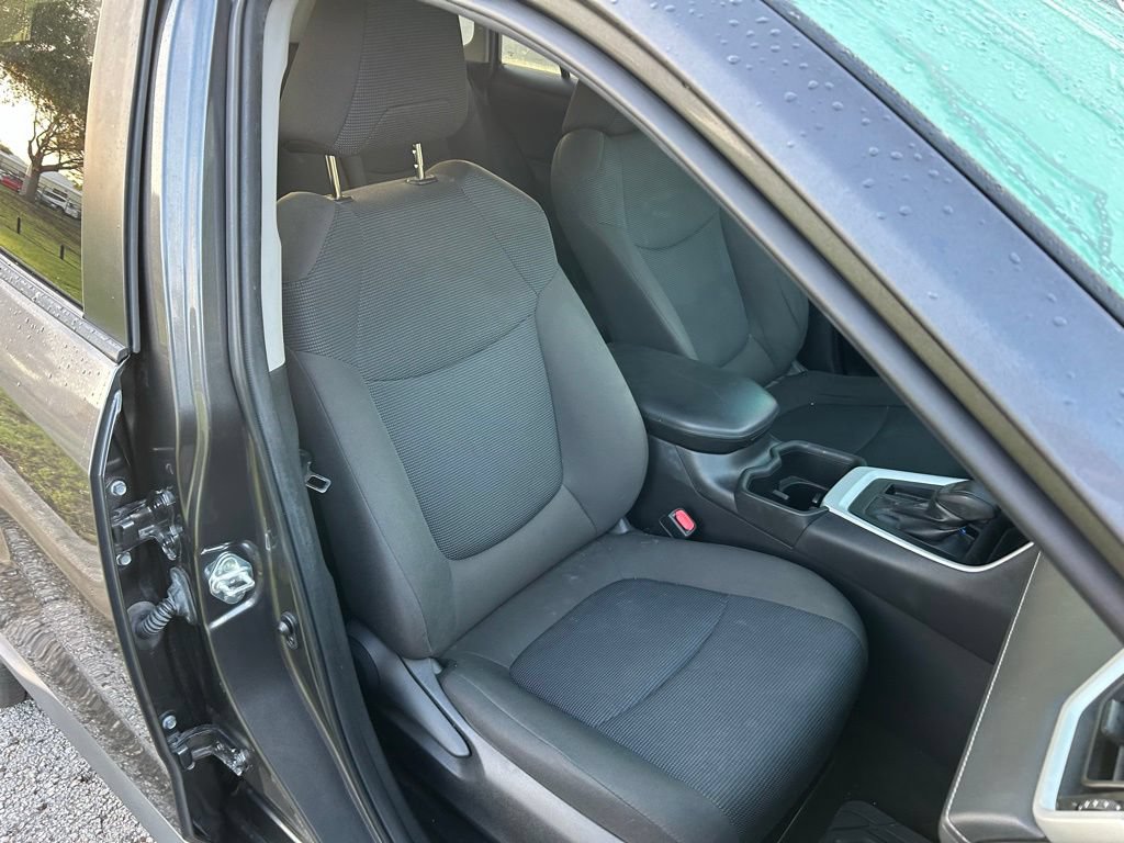 Used 2022 Toyota RAV4 LE FWD image 16