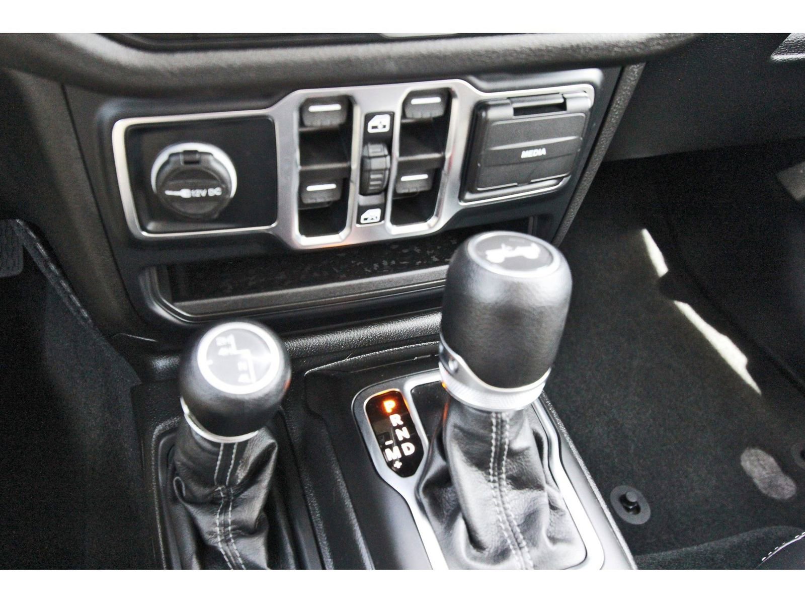 Used 2024 Jeep Wrangler Sport S image 26