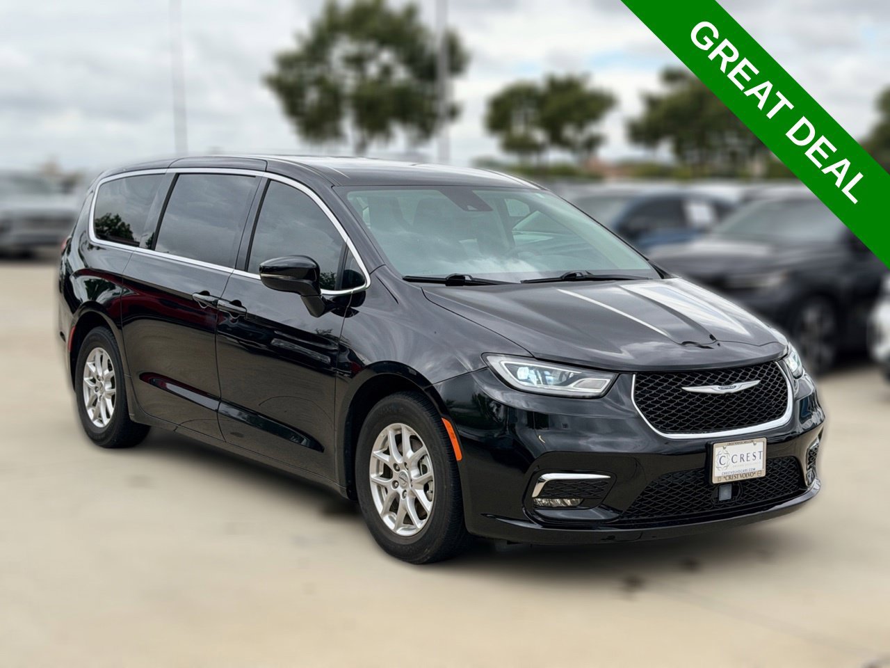Used 2024 Chrysler Pacifica Touring-L FWD image 6