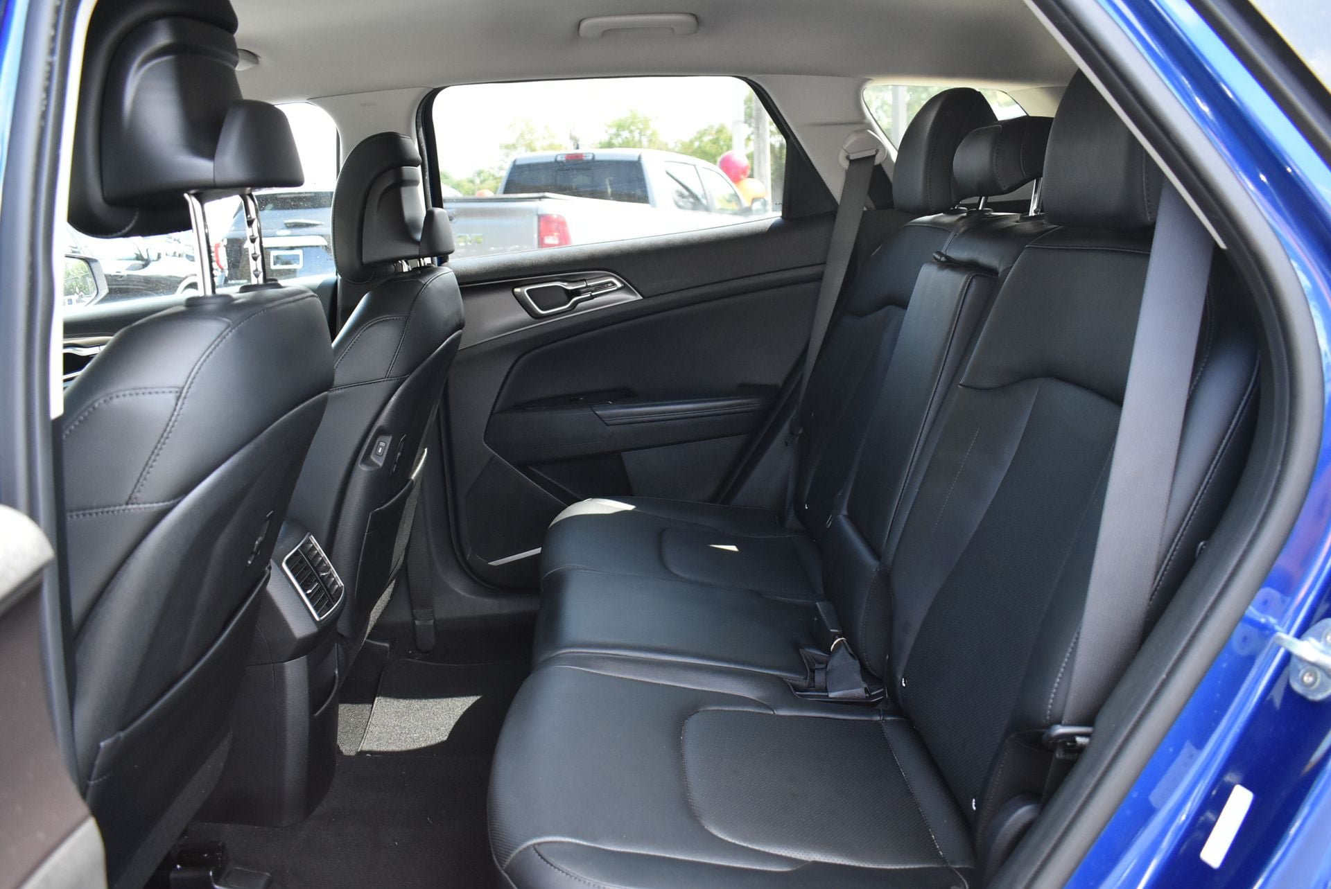 Used 2023 Kia Sportage EX FWD image 15