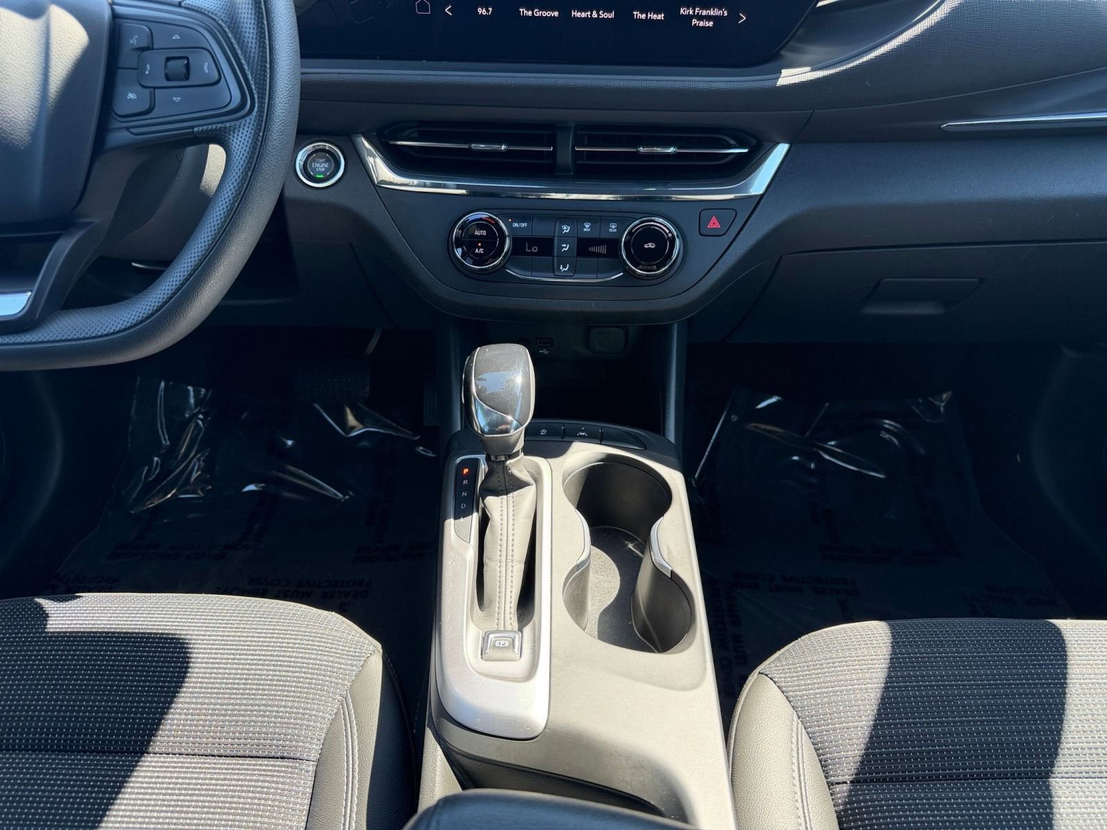 Used 2025 Buick Envista Preferred image 40