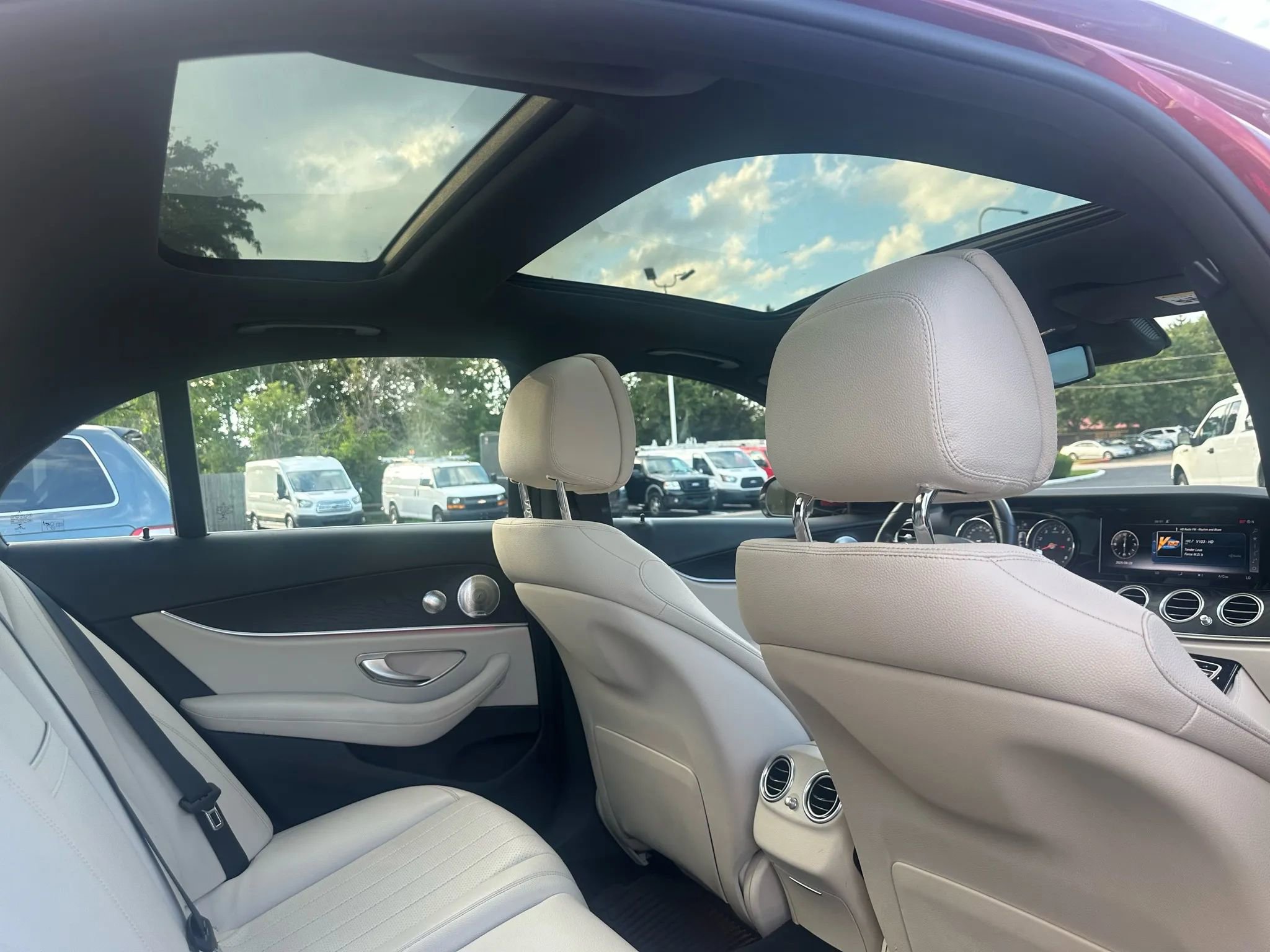 Used 2017 Mercedes-Benz E 300 4MATIC image 32