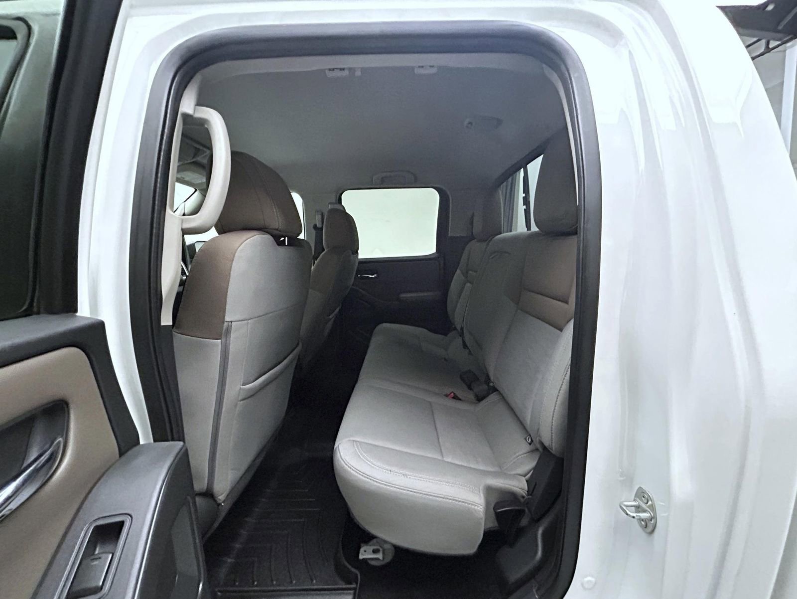Used 2022 Nissan Frontier SV image 19