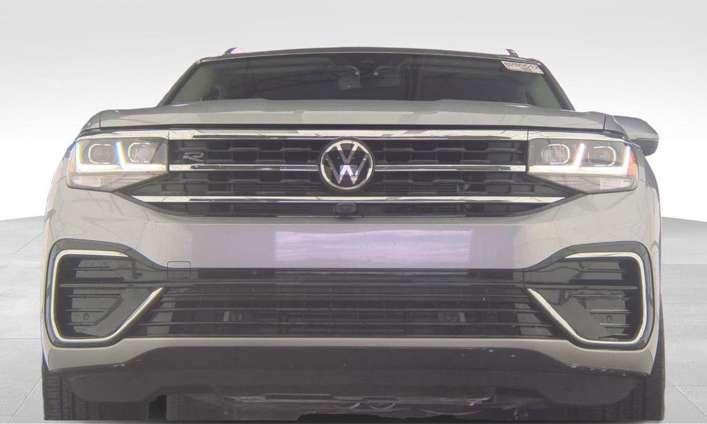 Used 2024 Volkswagen Tiguan SE R-Line FWD image 2