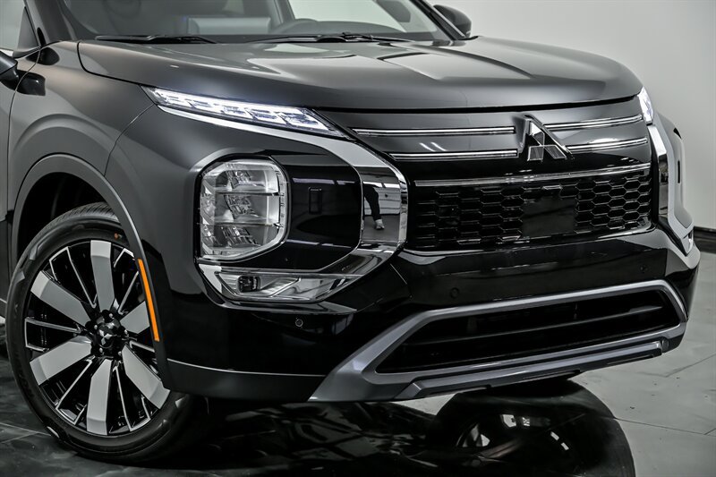 New 2026 Mitsubishi Outlander SE AWD/4WD image 2